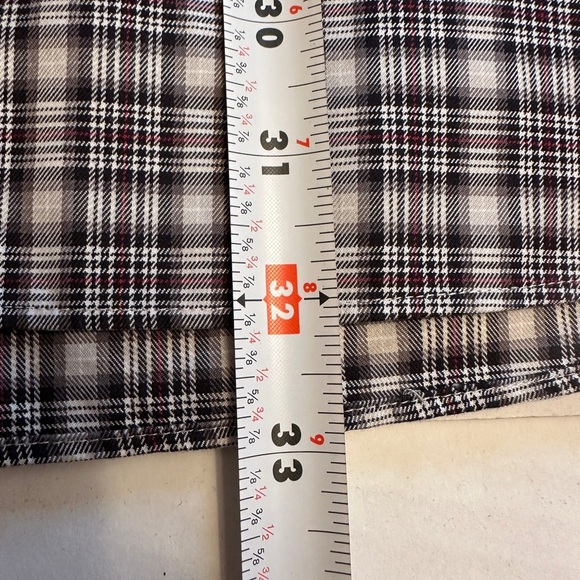 Duluth Trading Co. Men’s XL Button Down Black, White Red Plaid Mint Condition - Picture 7 of 8